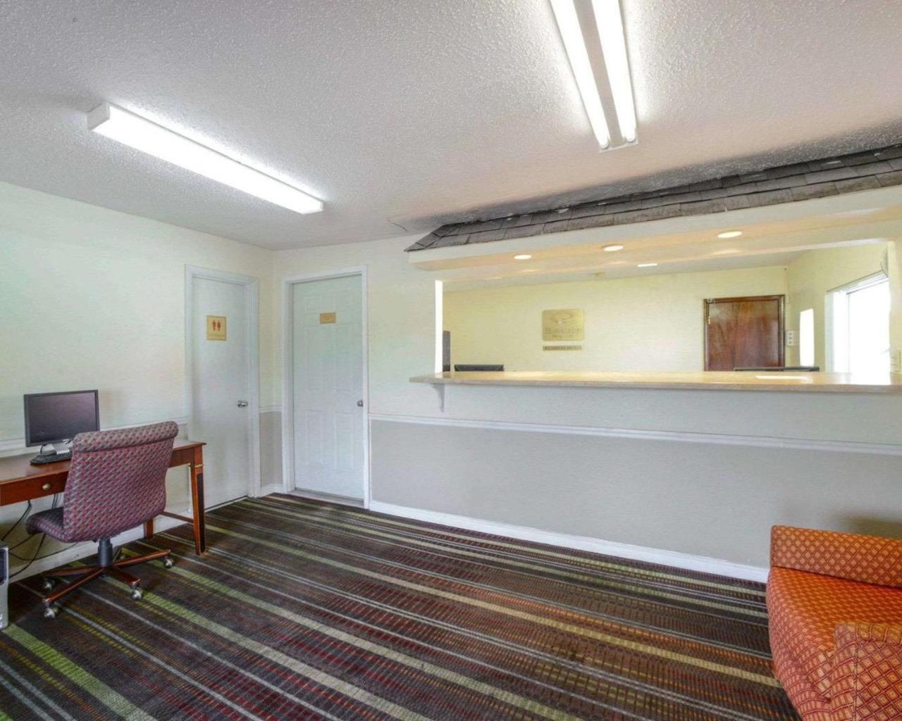 Econo Lodge Inn & Suites קרבונדייל מראה חיצוני תמונה