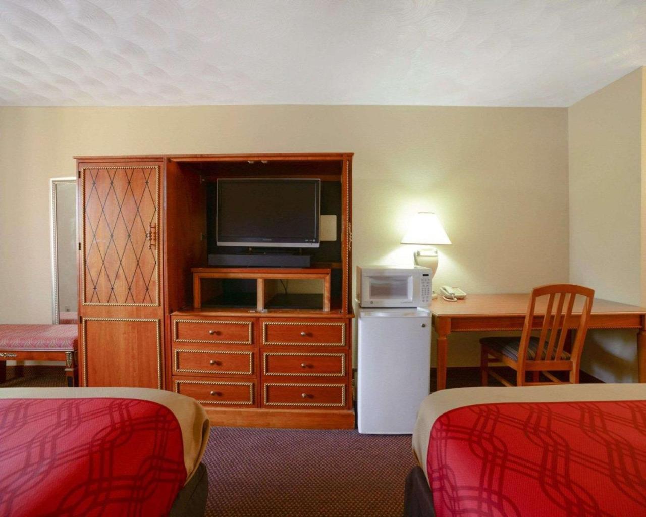 Econo Lodge Inn & Suites קרבונדייל מראה חיצוני תמונה